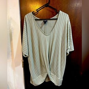 Buckle day trip blouse